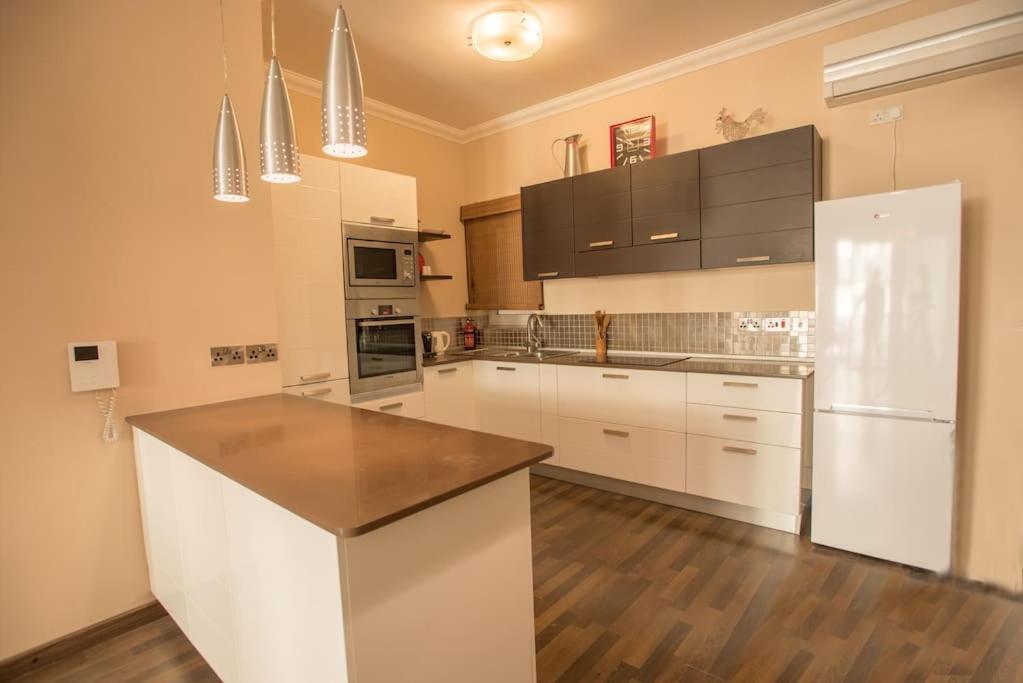 Bugibba Square Seaview 3 Bedroom Apartment Сейнт Полс Бей Екстериор снимка